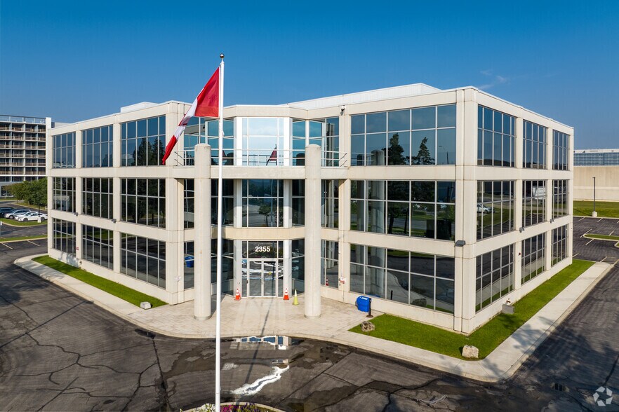 2355 Skymark Ave, Mississauga, ON à louer - Photo du bâtiment - Image 1 de 11