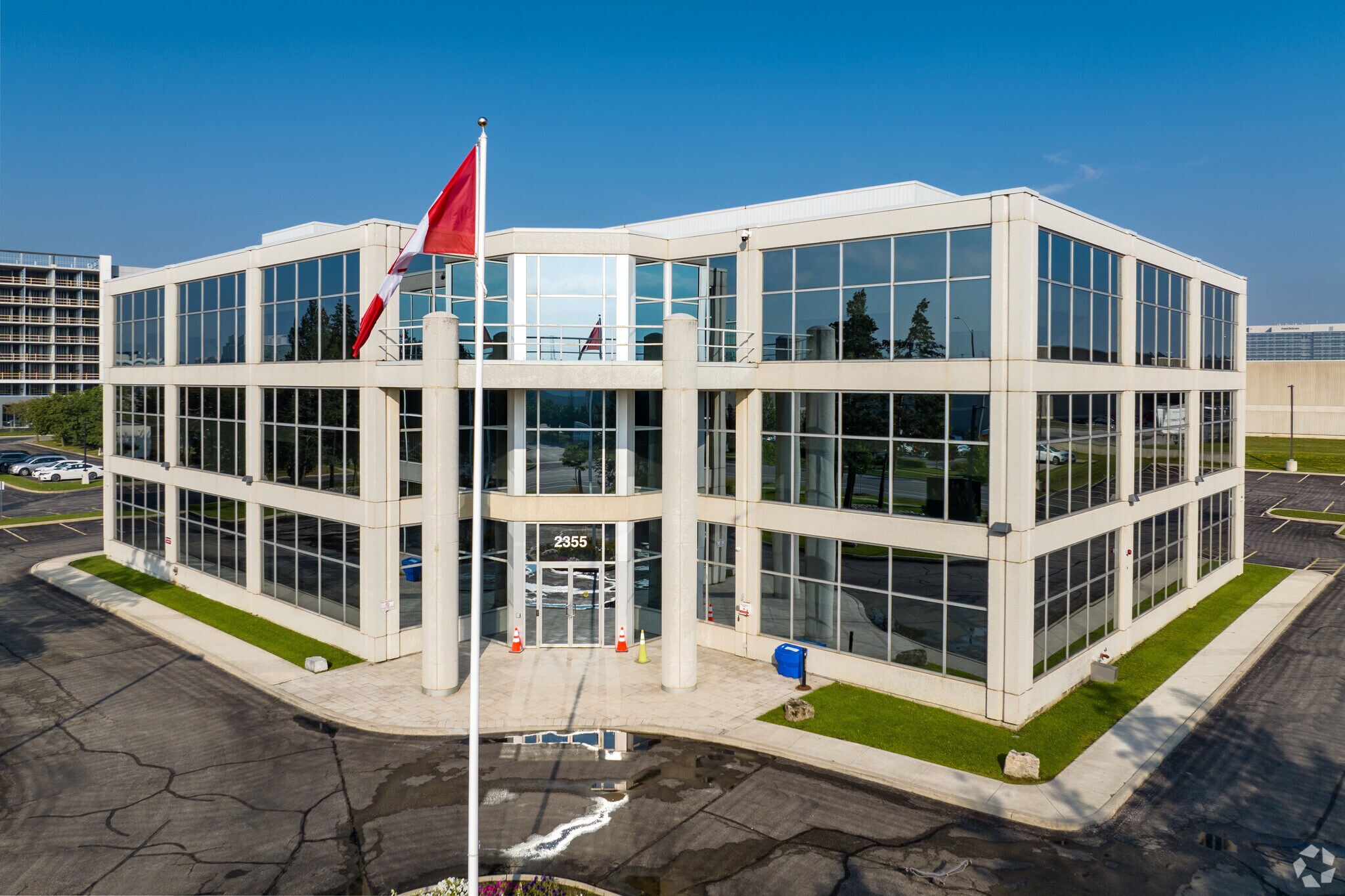 2355 Skymark Ave, Mississauga, ON à louer Photo du bâtiment- Image 1 de 12