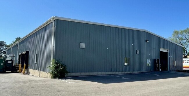 Plus de détails pour 369 N Newcomb St, Whitewater, WI - Industriel à vendre