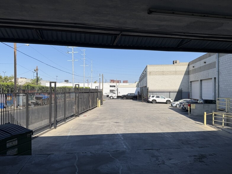 2181 E 14th St, Los Angeles, CA for lease - Building Photo - Image 2 of 6