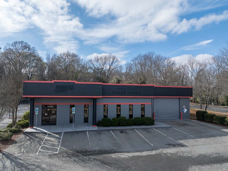 8945 Covedale Dr, Charlotte, NC à louer - Photo du bâtiment - Image 2 de 9