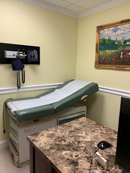 1135 Eastern Pky, Brooklyn, NY for lease - Interior Photo - Image 3 of 4