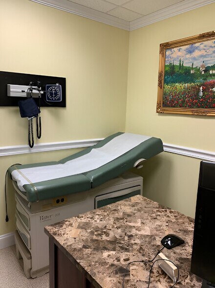 1135 Eastern Pky, Brooklyn, NY à louer - Photo du bâtiment - Image 3 de 4