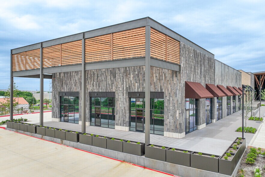 NWC Old Denton Rd & E Jackson Rd, Carrollton, TX à louer - Photo du bâtiment - Image 3 de 10