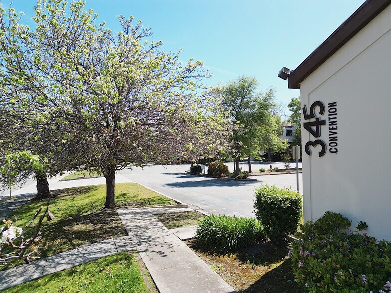 345 Convention Way, Redwood City, CA for lease - Building Photo - Image 2 of 9