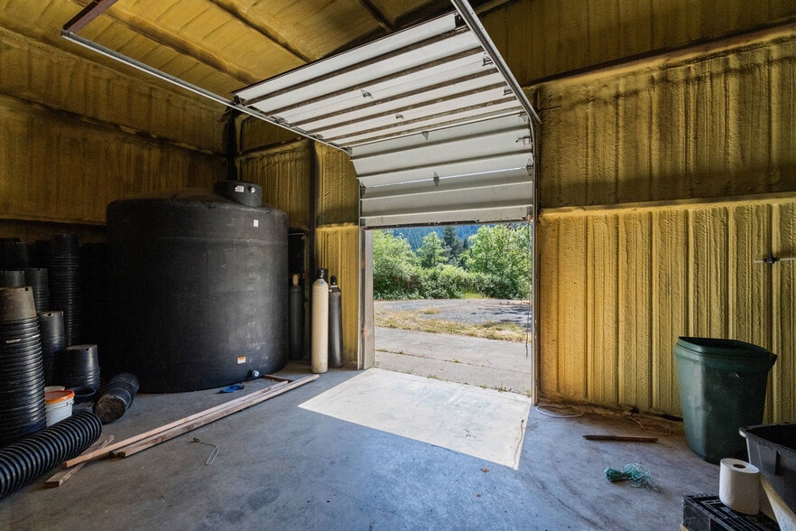 80-142 Lower Wolf Creek Rd, Wolf Creek, OR for sale - Building Photo - Image 3 of 11