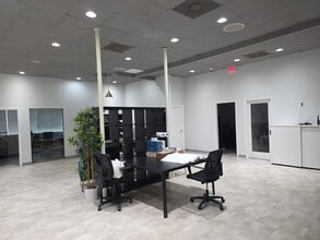 4545 36th St, Orlando, FL à louer Photo intérieure- Image 2 de 15