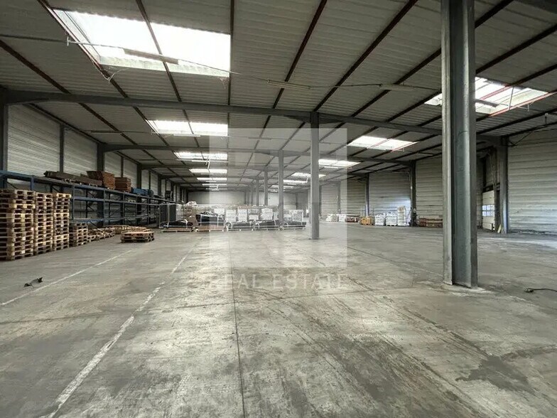 15 Avenue De L'Industrie, Corbas for lease - Building Photo - Image 2 of 11