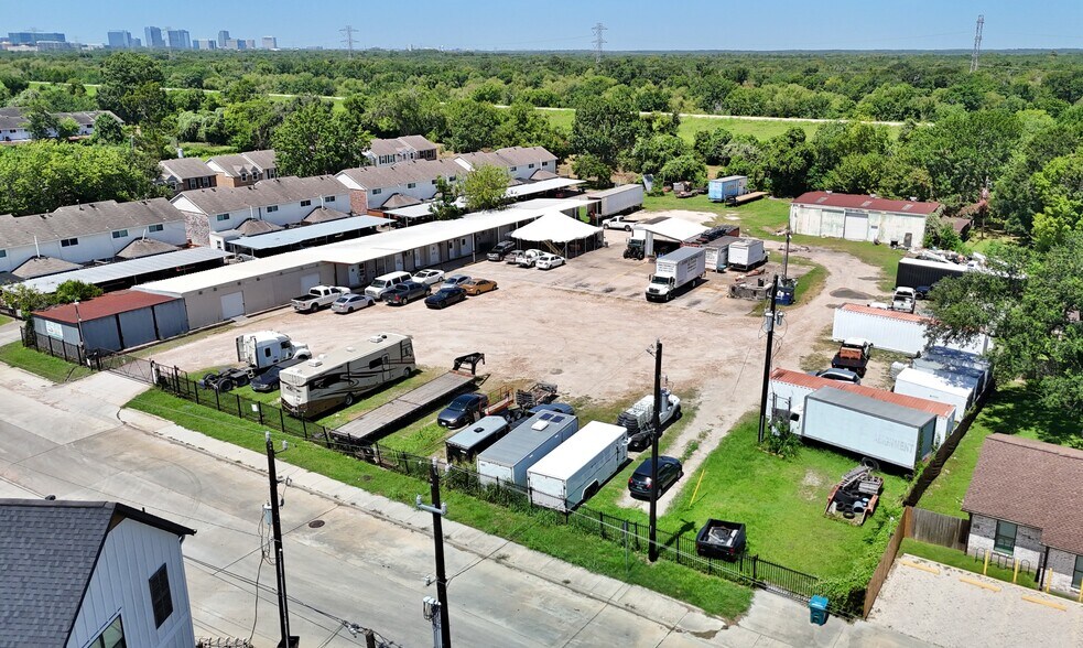 1915 Sherwood Forest St, Houston, TX à vendre - Photo du bâtiment - Image 3 de 32