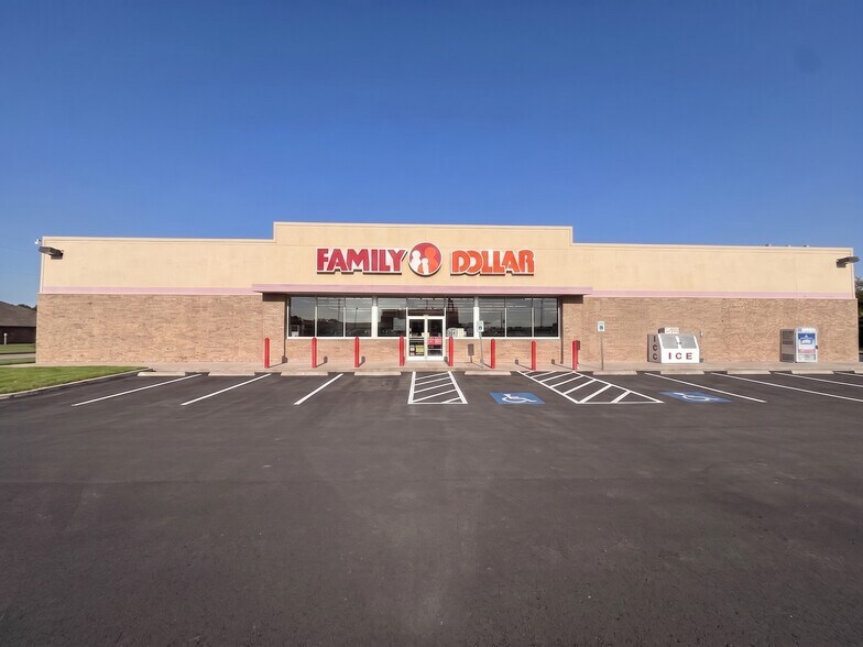 651 N Stemmons St, Sanger, TX à vendre - Photo du bâtiment - Image 3 de 7