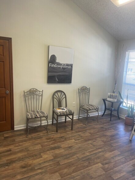 8211 Summa Ave, Baton Rouge, LA for lease - Interior Photo - Image 2 of 16