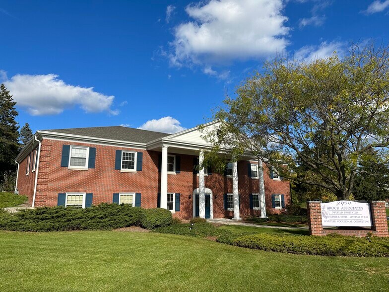 2050 W Good Hope Rd, Glendale, WI à louer - Photo principale - Image 1 de 2