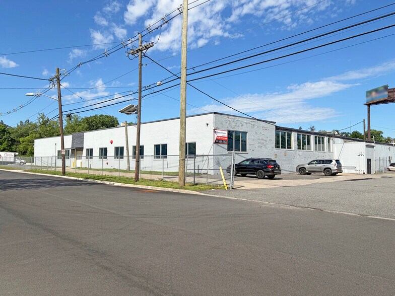 215 S Newman St, Hackensack, NJ à louer - Photo du bâtiment - Image 2 de 5