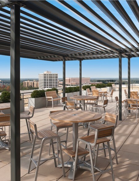 8251 Greensboro Dr, McLean, VA for lease - Building Photo - Image 2 of 4