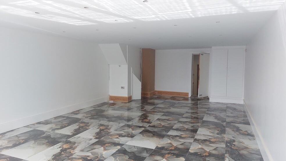 123 Belgrave Av, Romford à louer - Photo intérieure - Image 2 de 4
