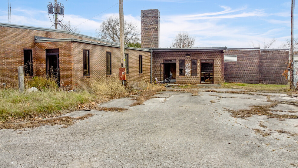 701 Bridge St, Sweet Springs, MO for sale - Primary Photo - Image 1 of 21