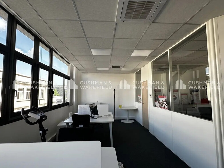 Office in Strasbourg for lease - Interior Photo - Image 3 of 9
