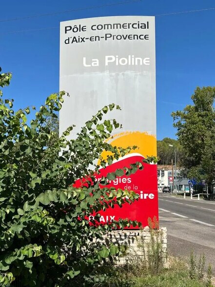 Commerce de détail dans Aix-en-Provence à louer - Photo du bâtiment - Image 2 de 5