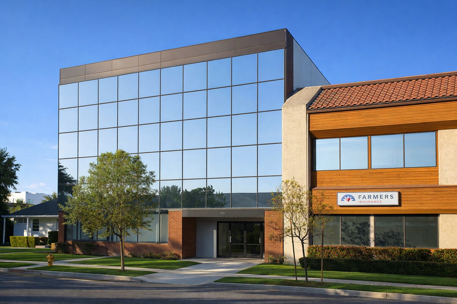 7033 Owensmouth Ave, Canoga Park, CA à louer Photo principale- Image 1 de 9