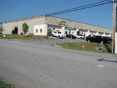 627 American Glass Way, Knoxville, TN à louer - Photo du bâtiment - Image 2 de 6