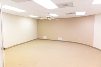 500 W Friendly Ave, Greensboro, NC for lease Interior Photo- Image 2 of 10