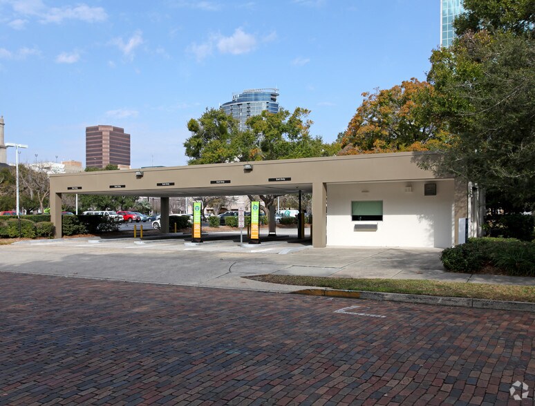 270 E Pine St, Orlando, FL à louer - Photo du bâtiment - Image 2 de 6