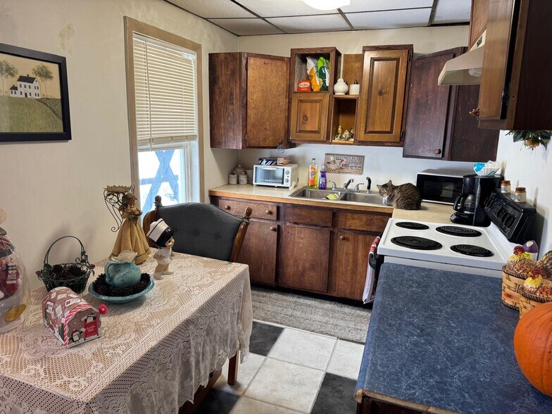 7 York St, Caribou, ME à vendre - Photo du bâtiment - Image 3 de 23