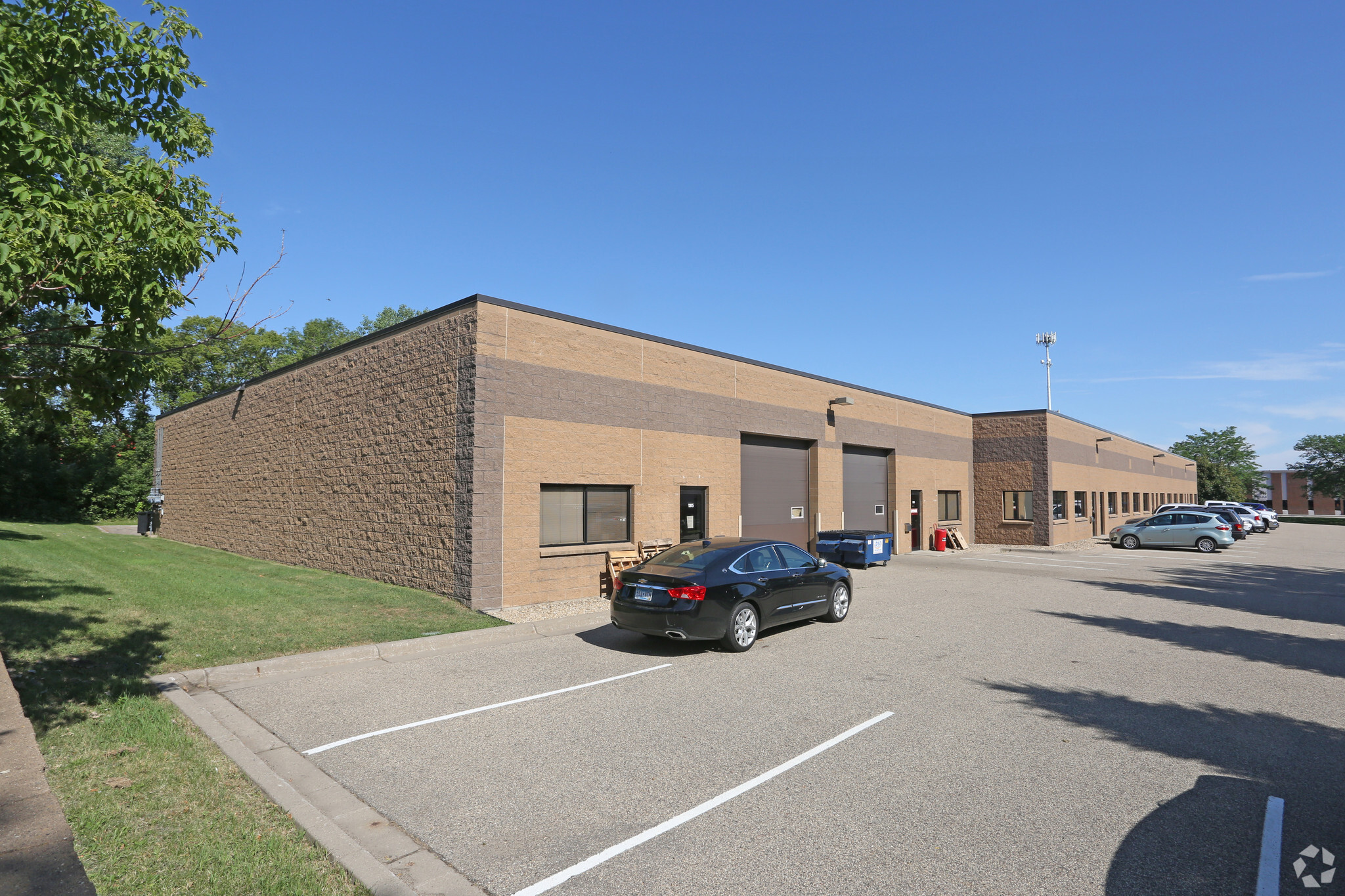 1301-1319 Larc Industrial Blvd, Burnsville, MN for lease Primary Photo- Image 1 of 9