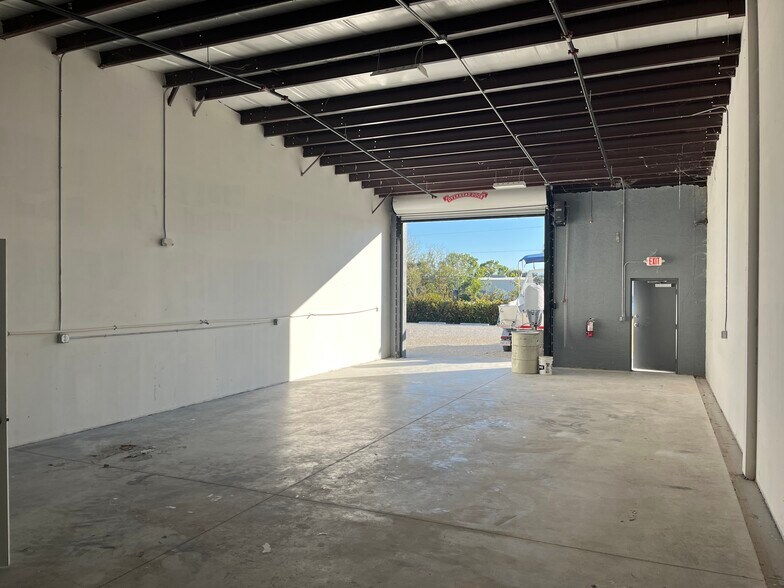 10161 Mallory Pky, Saint James City, FL for lease - Interior Photo - Image 2 of 8