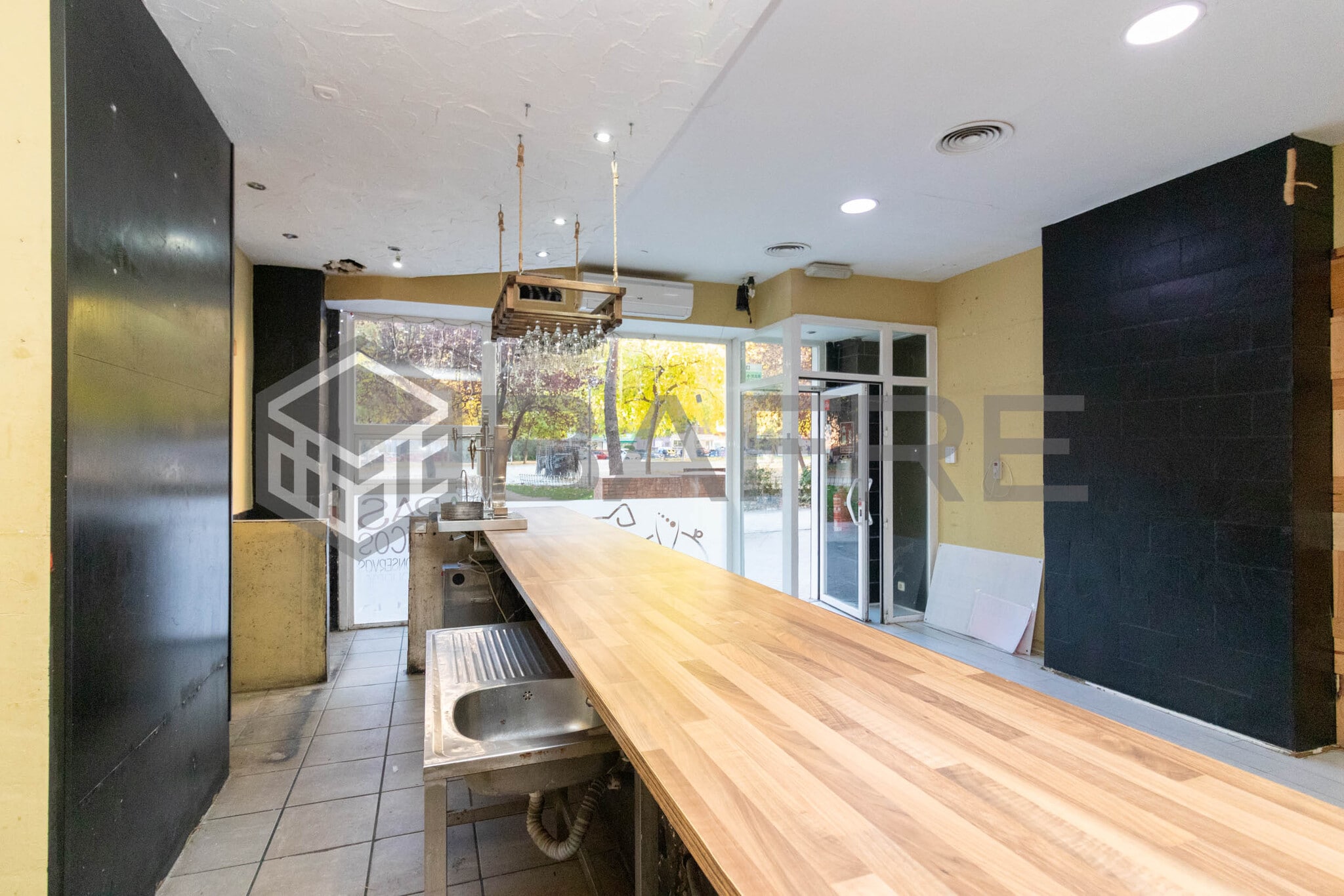 Retail in Madrid, Madrid for lease Interior Photo- Image 1 of 6