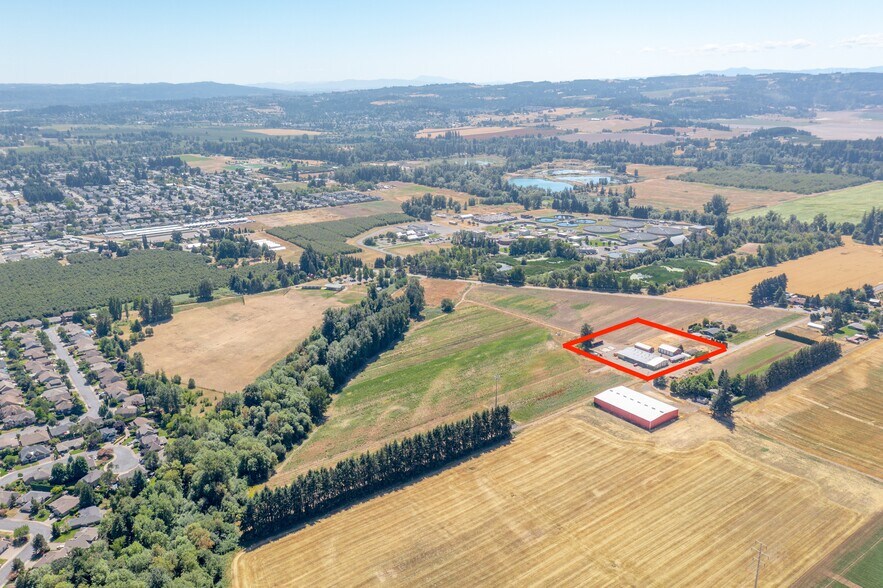 6494 Windsor Island Rd N, Keizer, OR à vendre - Photo du bâtiment - Image 2 de 29