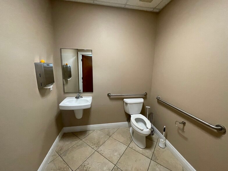 733-771 Highway 466, Lady Lake, FL for sale - Interior Photo - Image 2 of 13