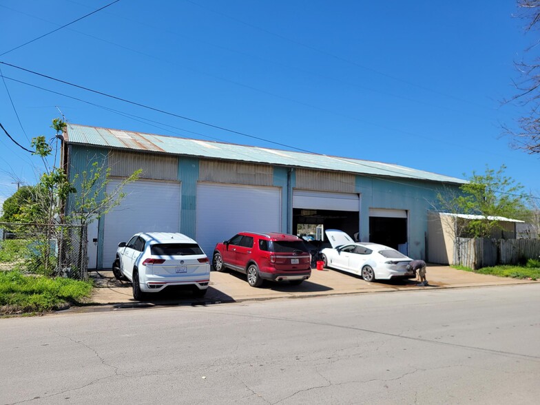 2933 Alcannon Ave, Fort Worth, TX for lease - Building Photo - Image 2 of 7