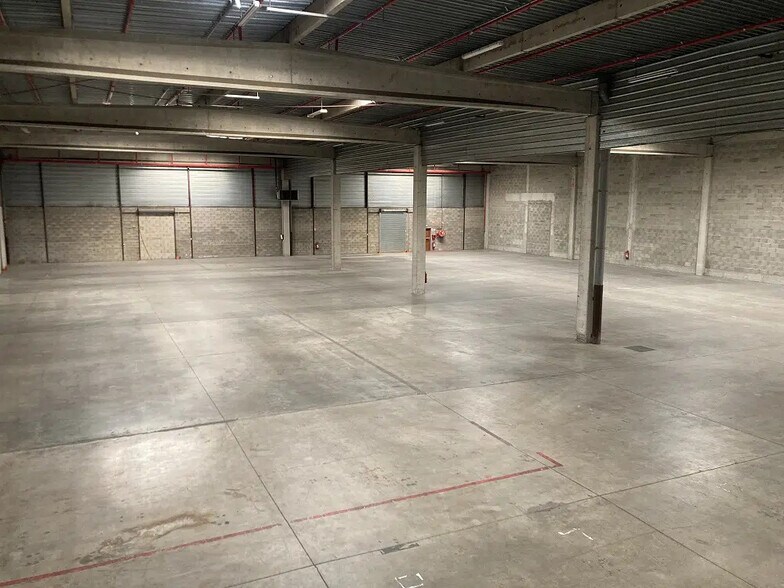 17 Rue André Sentuc, Vénissieux à louer - Photo du bâtiment - Image 2 de 6