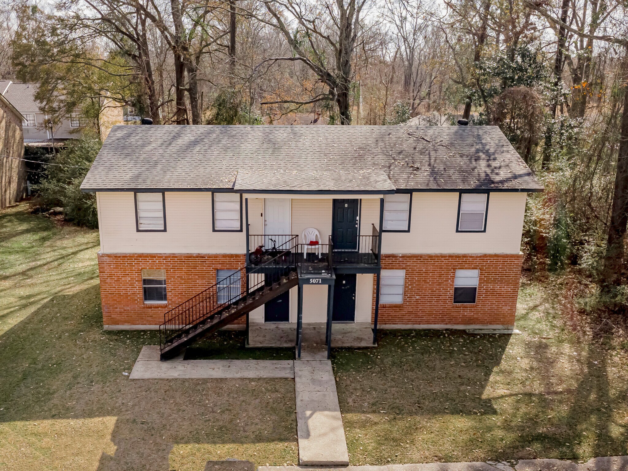 12-Unit Multifamily | On-Site Laundry portefeuille de 3 propriétés à vendre sur LoopNet.ca Photo principale- Image 1 de 29