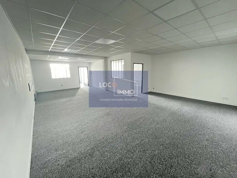 Office in Bordeaux for lease - Interior Photo - Image 1 of 11