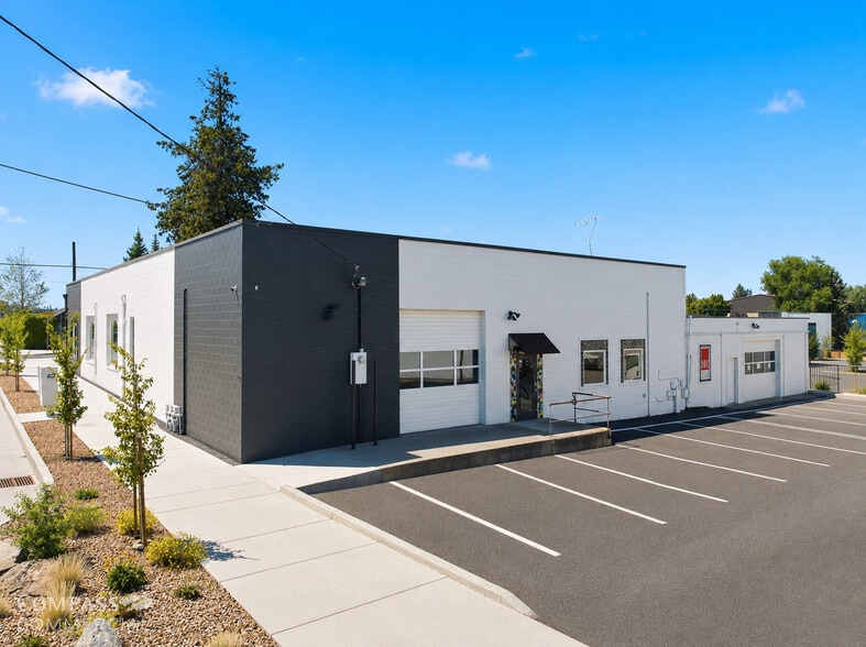 180 & 190 NE Irving Avenue, Bend, OR for sale - Building Photo - Image 2 of 27