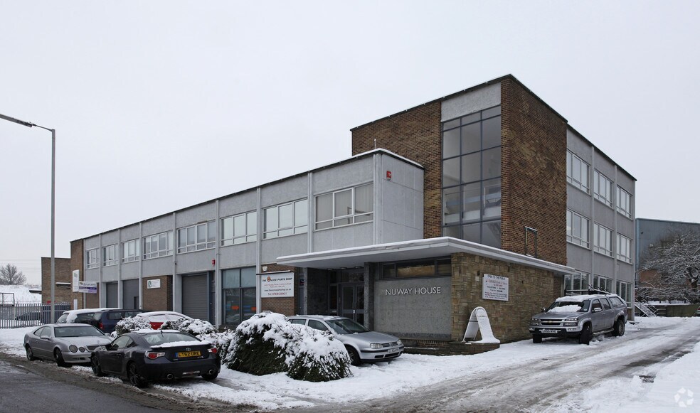 Cranborne Rd, Potters Bar à vendre - Photo principale - Image 1 de 11