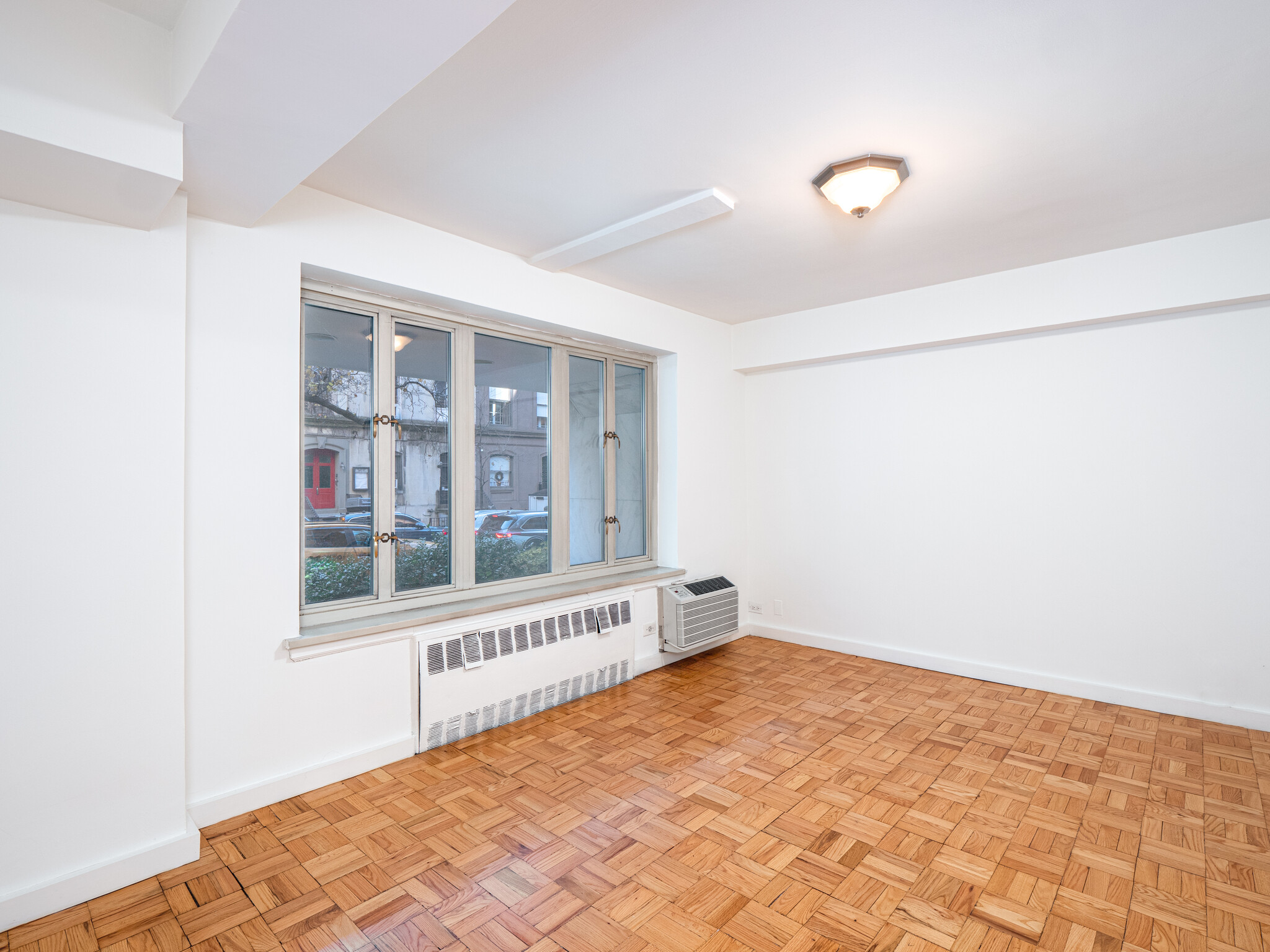 35 E 35th St, New York, NY for lease Interior Photo- Image 1 of 5