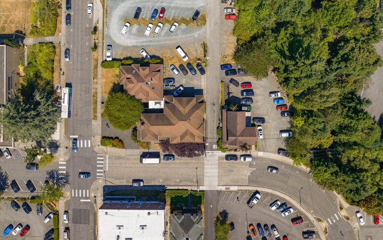 300 & 306 N Commercial/100 Central portefeuille de 2 propriétés à vendre sur LoopNet.ca - Aérien - Image 3 de 4