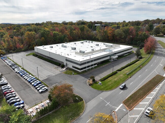 Plus de détails pour 1300 MacArthur Blvd, Mahwah, NJ - Industriel à louer