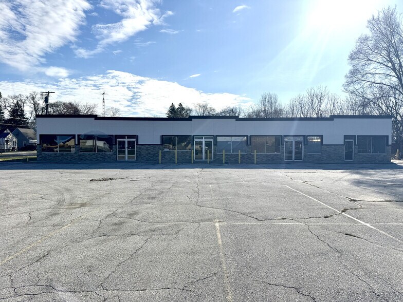 5074 Douglas Rd, Toledo, OH à vendre - Photo du bâtiment - Image 2 de 6