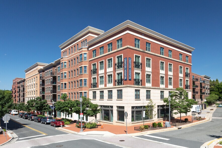 410 S Maple Ave, Falls Church, VA à louer - Photo du bâtiment - Image 1 de 36