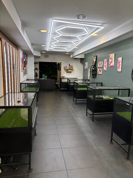 601-603 Avenue of the Americas, New York, NY à louer - Photo du bâtiment - Image 3 de 13