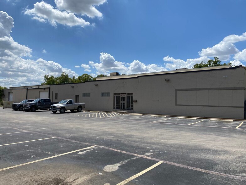 301 W Arlington Ave, Fort Worth, TX à louer - Photo du bâtiment - Image 2 de 17