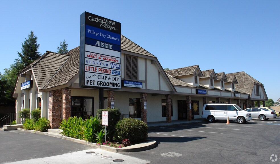 7955 N Cedar Ave, Fresno, CA à louer - Photo du bâtiment - Image 2 de 6