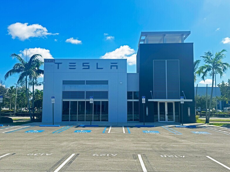 14499 NW 57th Ave, Miami Gardens, FL à vendre - Photo du bâtiment - Image 3 de 11