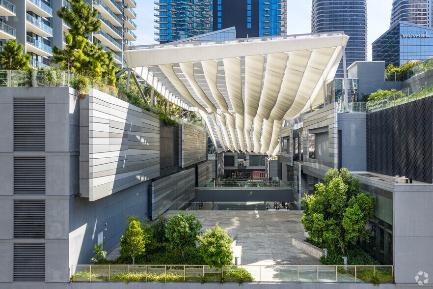 98 SE 7th St, Miami, FL à louer - Photo du bâtiment - Image 1 de 4