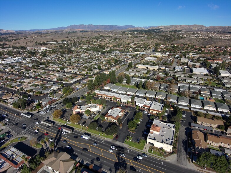 LA SPRING SHOPPING CENTER portfolio of 3 properties for sale on LoopNet.ca - Building Photo - Image 3 of 14