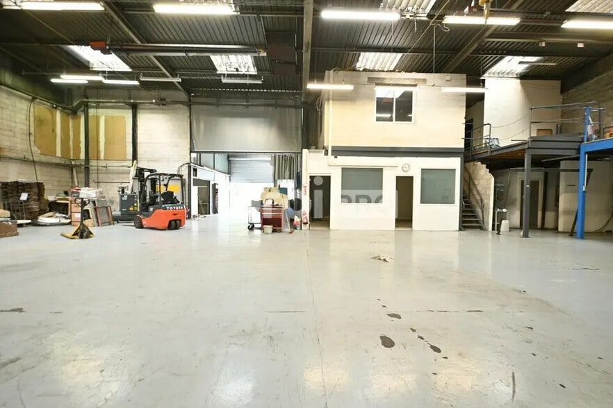 Flex in Saint-Priest for sale - Interior Photo - Image 1 of 7